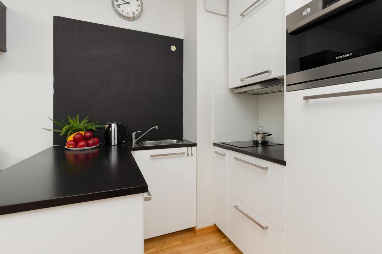 Bemowo Modern Dywizjonu 303 By Renters * Warschau